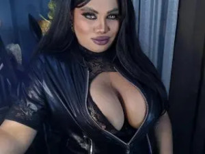 View the HD scene of MariaKitCummer, brunette hair trans