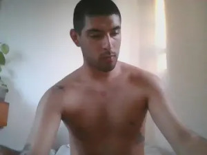 Play the uncut clip of Elianfonseca_, 21 years old, male