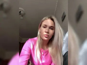 View the uncut scene titled Miilinot Cam porn model from bongacams