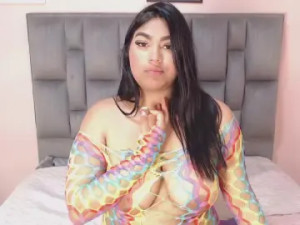 Play this complete scene named Kiittyfoxx Cam porn model from cam4