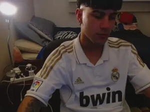 View uncensored scene of tomsxxx_, 27 years old, male