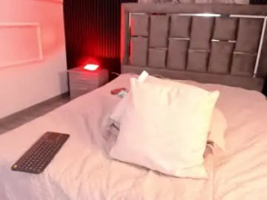 Play this complete movie called Miahsens Cam porn model from chaturbate