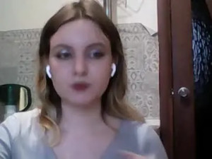 Play the hardcore scene titled Ronihysell Cam porn model from chaturbate