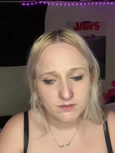 Stream the complete scene named Kelkelly Cam porn model from cam4