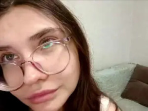 Play this uncensored movie named ElayneKatoa Cam porn model from cam4