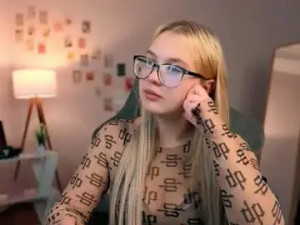 Enjoy watching this hardcore video of Yourjullymoon Cam porn model from chaturbate