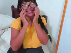View uncut movie of Emmily2001 Cam porn model from chaturbate