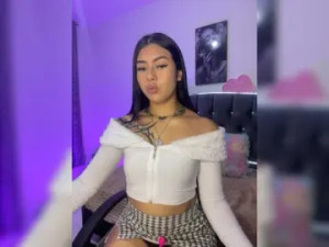 Enjoy watching uncensored video titled Emily22x Cam porn model from bongacams
