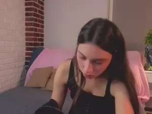 Play uncensored scene named ShenitaWitbeck Cam porn model from cam4