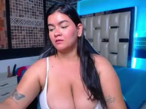 View uncensored video of Kriss_sweett Cam porn model from chaturbate