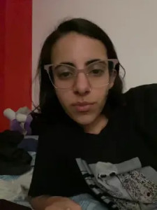 Stream the complete movie of Poisonivybb Cam porn model from cam4