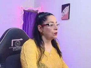Watch the full clip called Amely_tay Cam porn model from chaturbate