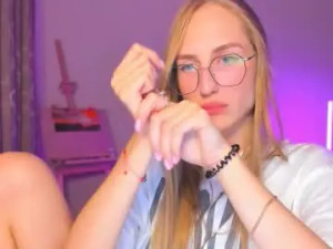 Play this hardcore movie of Renewalri Cam porn model from chaturbate