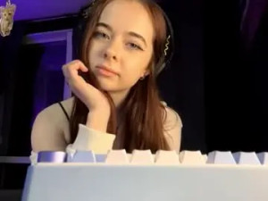 Stream this HD clip called Carmellacarrico Cam porn model from chaturbate