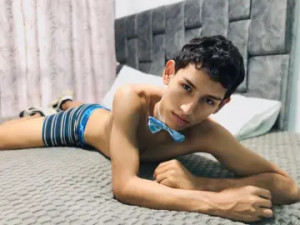 Watch the uncut video of FelipeGonzales, 18 years old, brown hair male