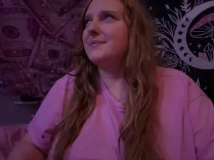 Enjoy watching complete scene called Arielemerald Cam porn model from cam4