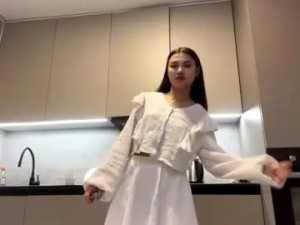 Stream this HD video named Eloisetatsuhara Cam porn model from chaturbate