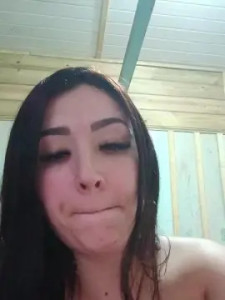 View the complete clip titled Frozeen00h Cam porn model from cam4