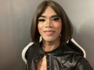 Play the uncut movie titled ArabelaValentine, 24 years old, brunette hair trans