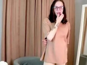 Watch the full video of Denniselenfest Cam porn model from camsoda