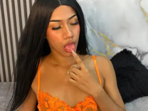 Play the uncut video of KyllieColleman, 22 years old, brunette hair trans