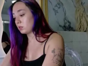 View the uncensored scene of _niacherry Cam porn model from chaturbate