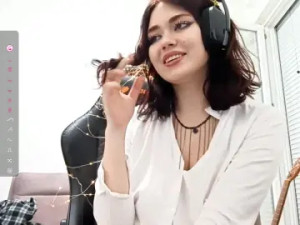 Stream the complete clip called TuyetShutler Cam porn model from cam4