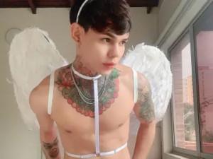 Watch the uncensored scene called XavierBlake, 27 years old, brunette hair male