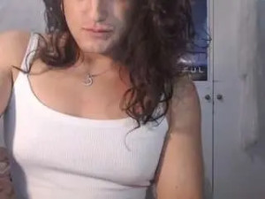 Stream this hardcore movie called saraellaflorez, trans