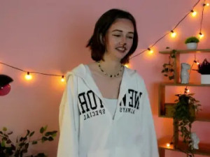 Play the HD movie called LuiseUoy Cam porn model from cam4