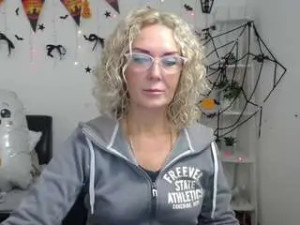 Play this uncensored clip named Emmaparkk Cam porn model from camsoda