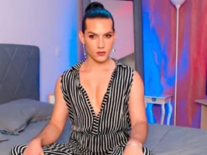 Enjoy watching this hardcore clip called KeniaRoberts, 27 years old, brunette hair trans
