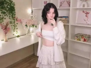 View this complete clip called Erinncrummie Cam porn model from chaturbate