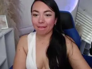 Play the uncensored scene of Aaliyah-cute Cam porn model from camsoda