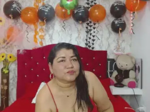 Watch this uncensored scene of _Danna_Milf Cam porn model from cam4