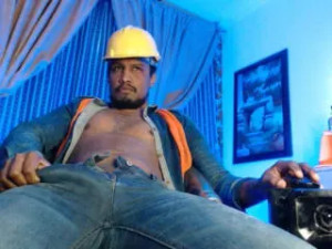 View the full video named ElCaballeroNegro, brown hair male