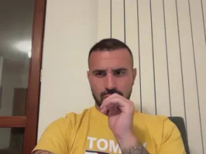 Play this uncut scene of brokebrosexy, 36 years old, male