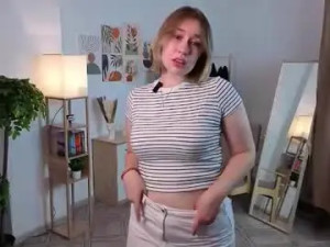 Stream the uncut scene named Cherellehowieson Cam porn model from chaturbate