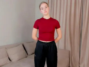 Enjoy watching this HD clip named EdieSchreder Cam porn model from cam4