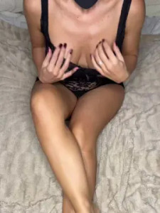 Enjoy watching complete clip called Noemibrownxxx Cam porn model from cam4