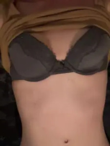 Play hardcore scene of MickieGirll Cam porn model from cam4