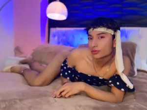Watch this complete video titled ThiagoRoca, 18 years old, brunette hair trans