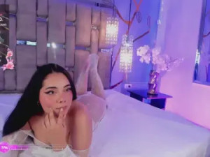 Watch the complete clip of PurryBella Cam porn model from cam4