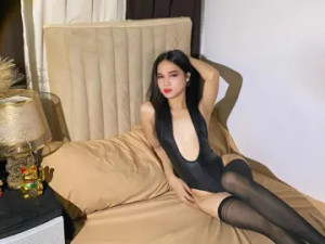 Play the uncut movie of NiraShantal, 20 years old, brunette hair trans