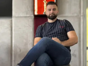 Stream this uncensored clip titled KysonOnyx, 31 years old, brown hair male