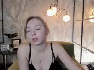 Stream the HD video of Callmenora Cam porn model from chaturbate