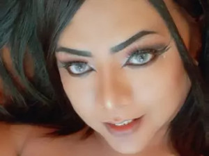 Stream complete video named KellySandra, 30 years old, brown hair trans