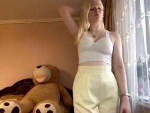 Play this hardcore scene of Robertalesane Cam porn model from camsoda