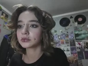 View this uncut video of Cruella_mira Cam porn model from chaturbate