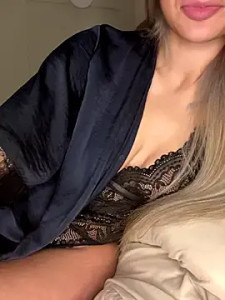 Watch uncut video called Honeyyyxo Cam porn model from stripchat